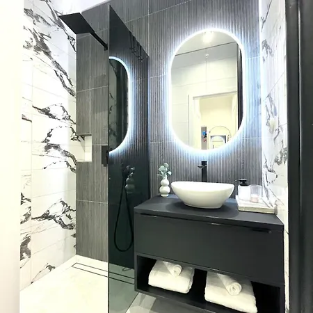 Luxury Modern With Balcony - Near Center *