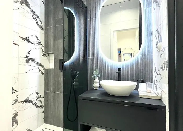 Luxury Modern With Balcony - Near Center *