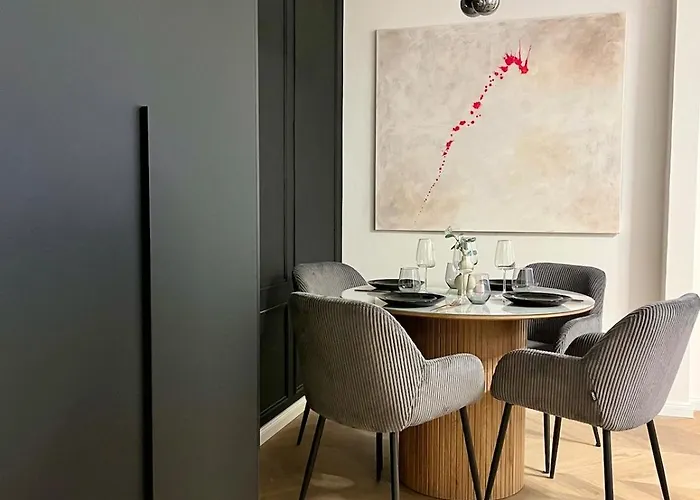 アパート Luxury Modern With Balcony - Near Center *