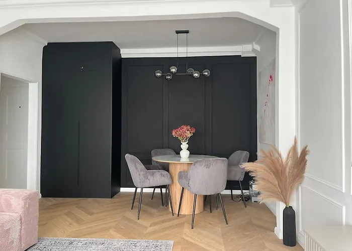 Luxury Modern With Balcony - Near Center *