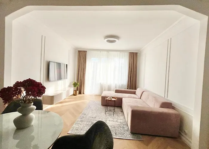 Daire Luxury Modern With Balcony - Near Center